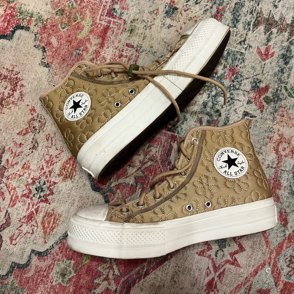 Converse high tops tan flower print